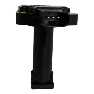 Close-up of the 3-pin connector on the Volvo engine oil level sensor